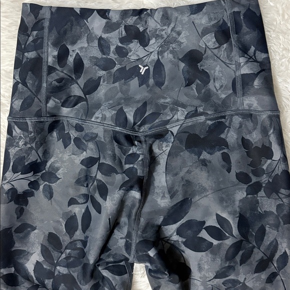 Old Navy Like New Active Powersoft Extra High-Rise Leggings Cropped Size M - Picture 9 of 12